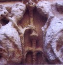 Detalle de erosión "alveolar" en capitel del claustro Sto. Domingo de Silos