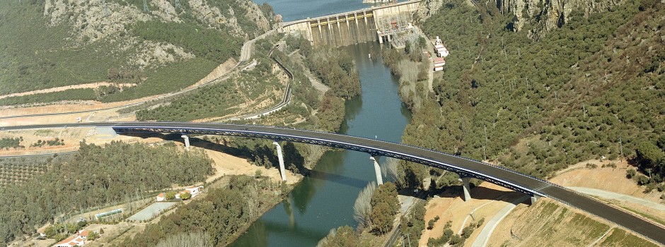 Viaducto sobre el Rio Guadiana Variante N-430 Tramo Presa de Gª Sola - Pto de los Carneros